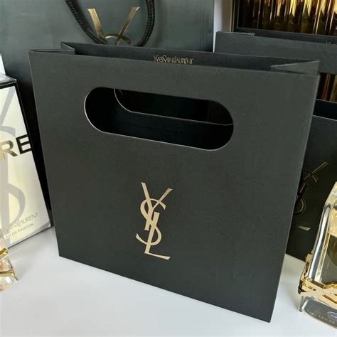 โลโก้ ysl.